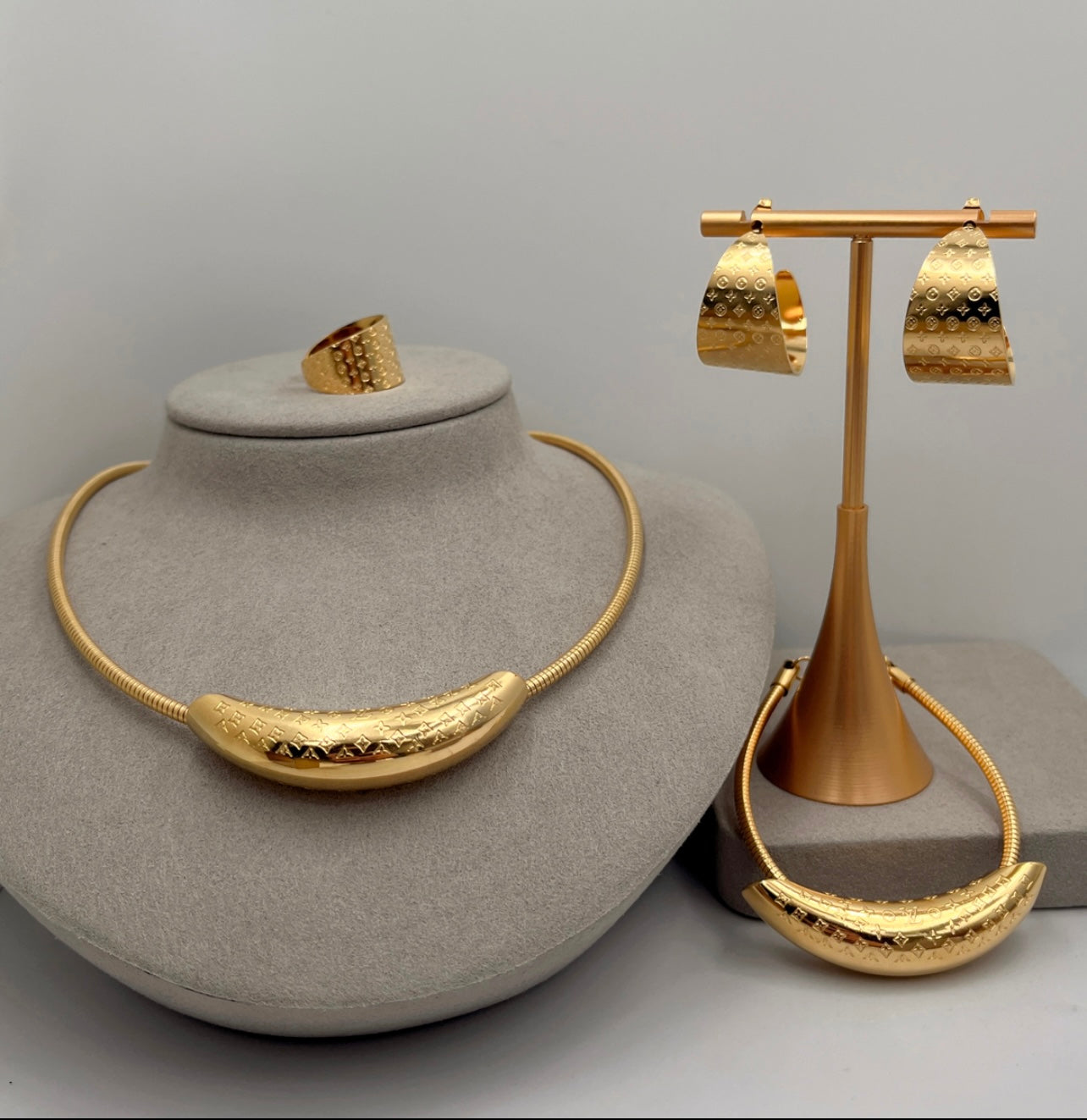 L and V Necklace,Earings,Ring and Bracelet Set