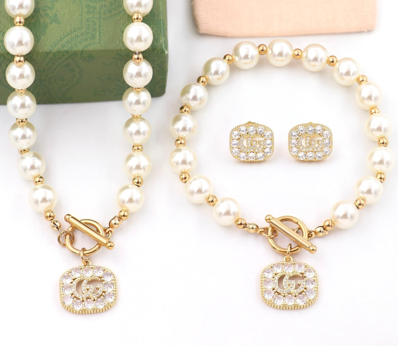 The GG Pearl Necklace,Earings and Bracelet set