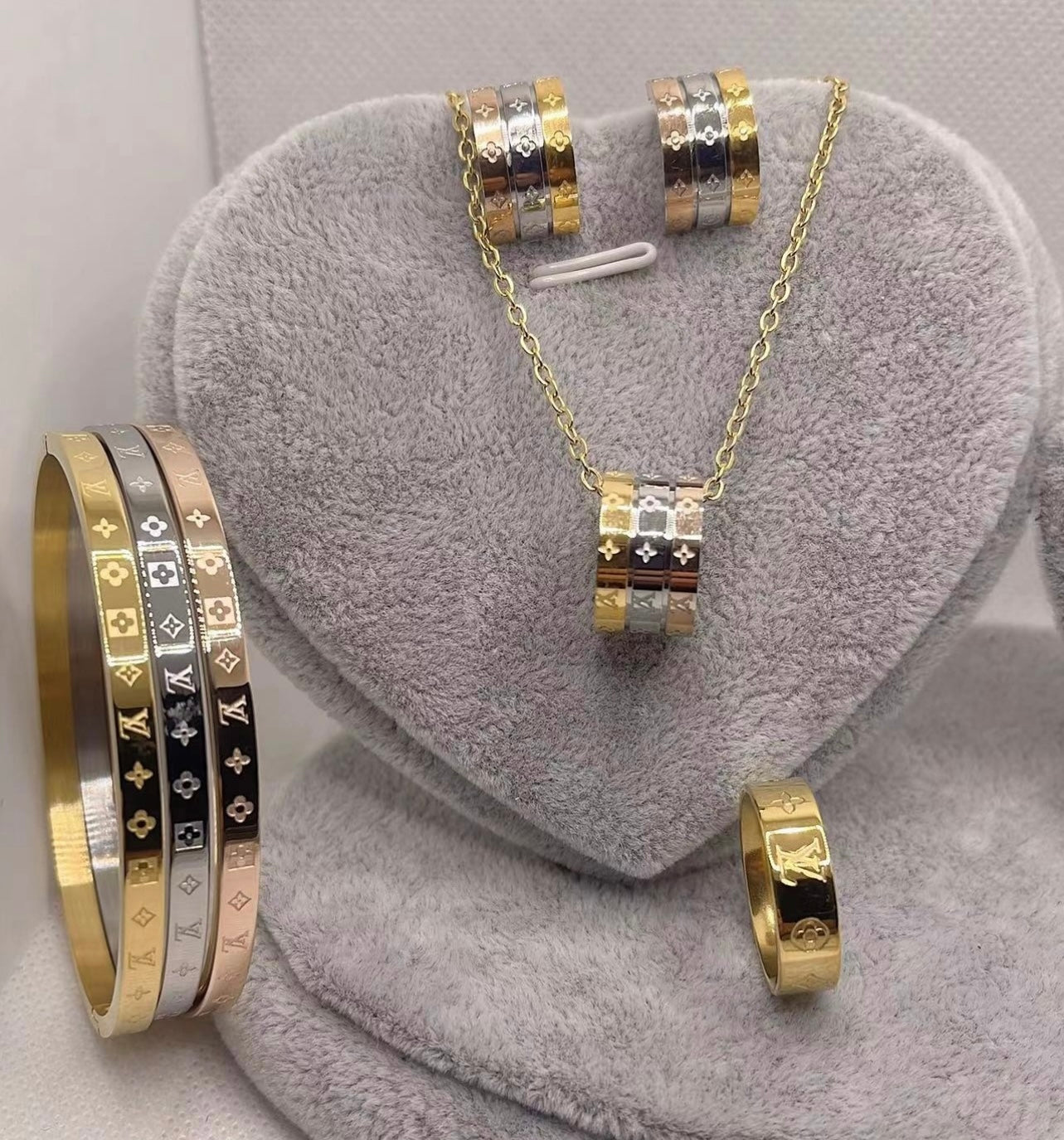 The trio Necklace, Earings, Ring and Bracelet Set