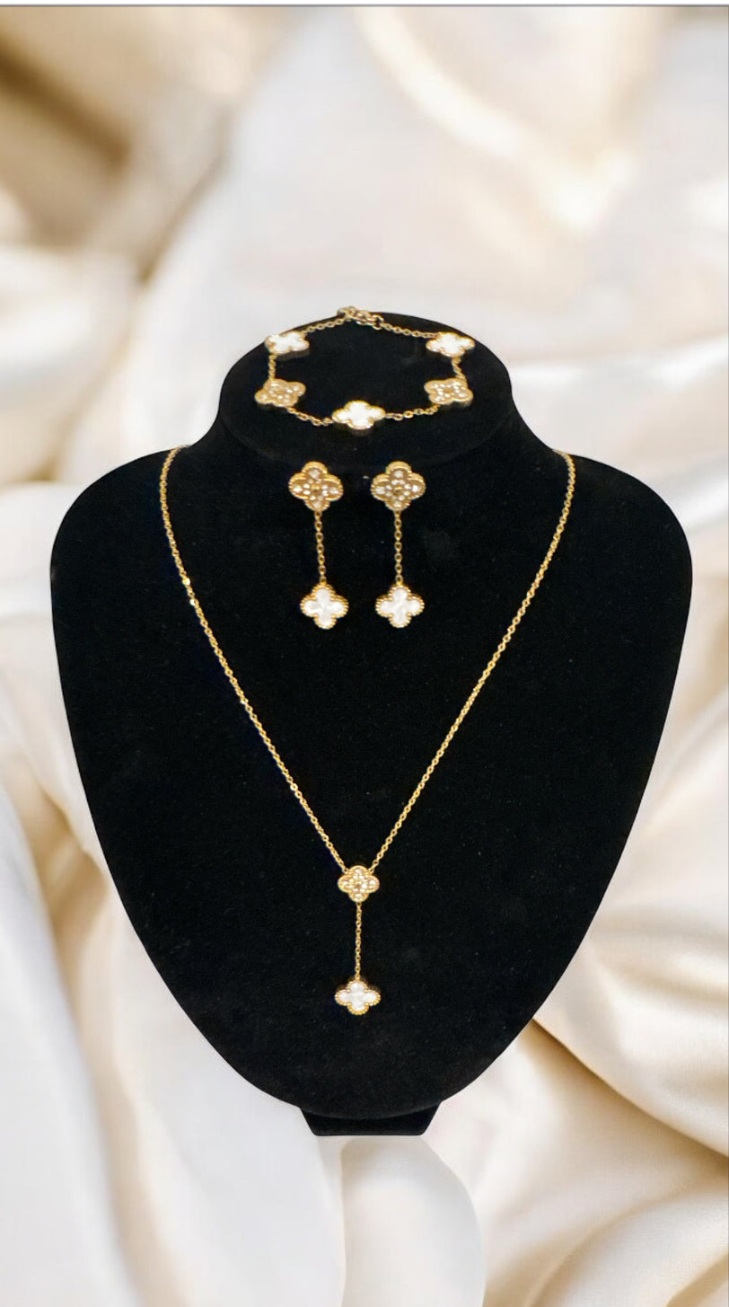 White and Golden Clover Necklace, Earings and Bracelet Set